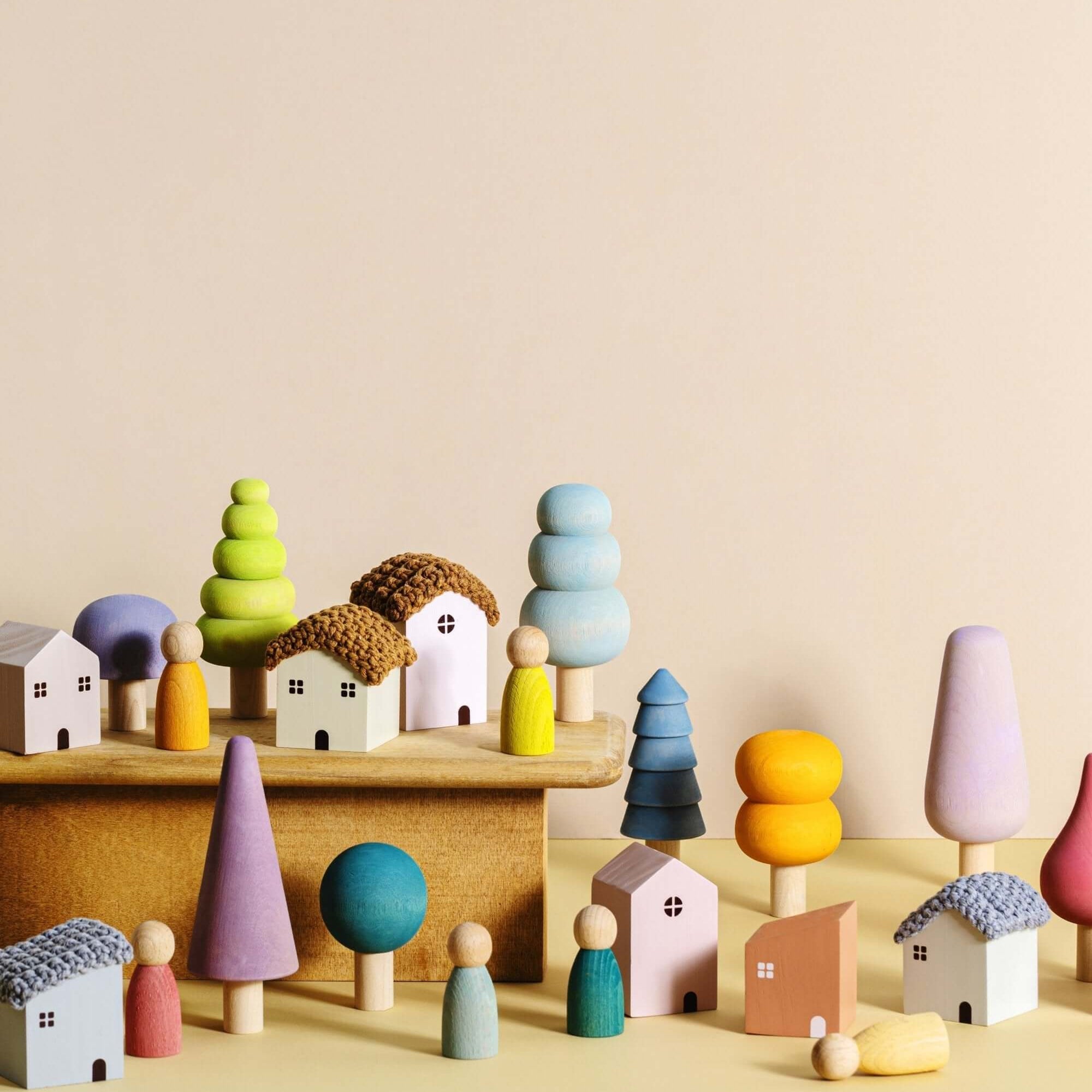 maison rue small world play bergen set with wooden houses, people and trees