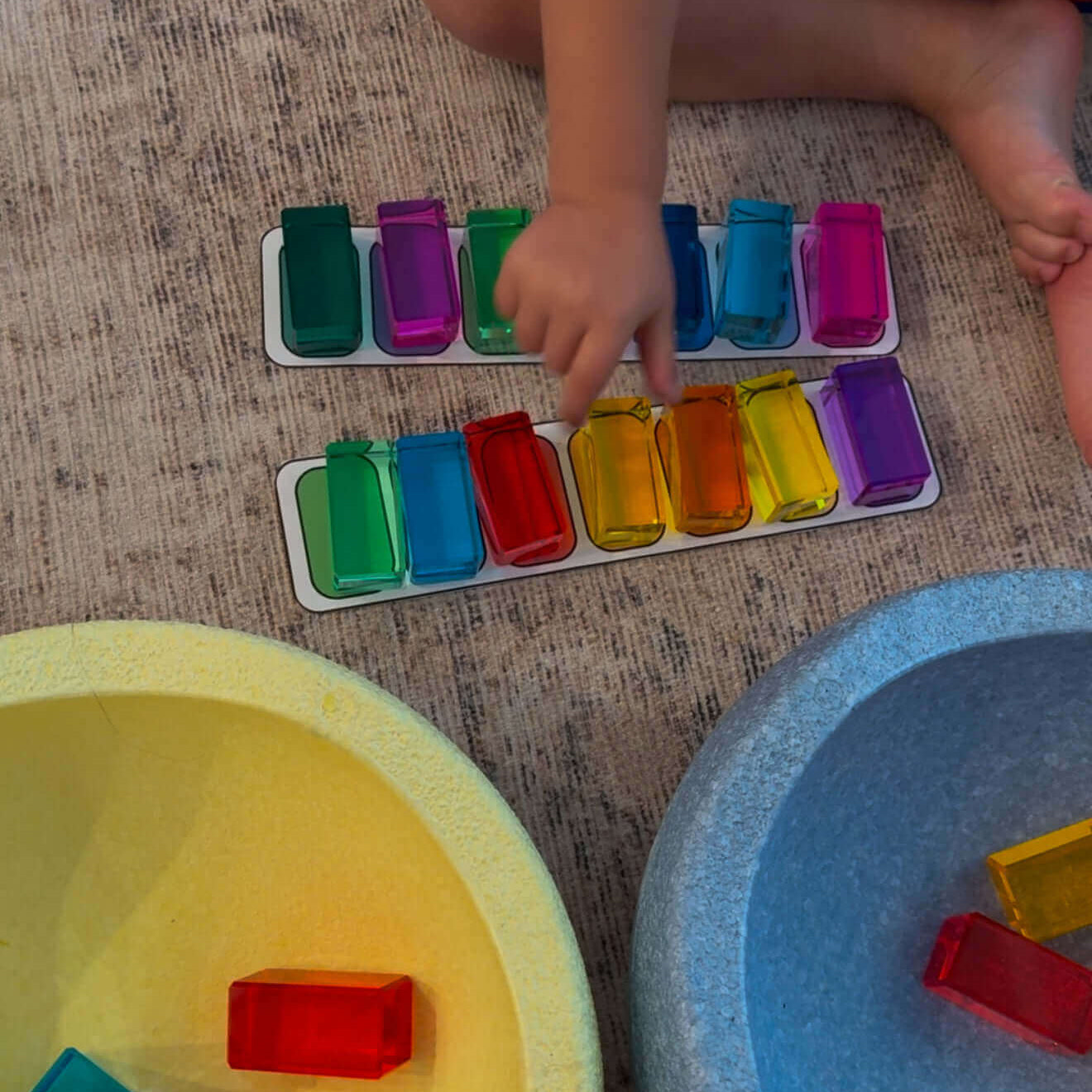 color sorting activity for kids using lucite cubes and color sorting cards
