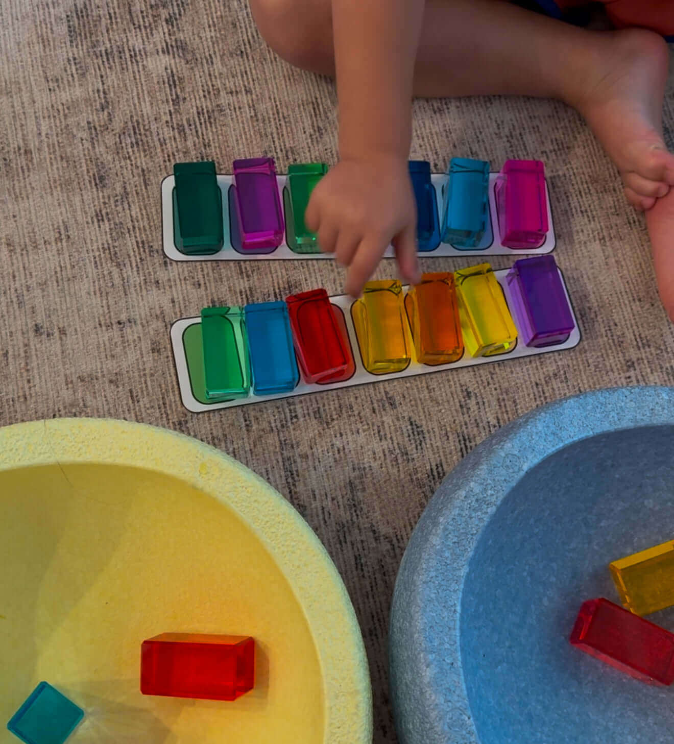 color sorting activity for kids using lucite cubes and color sorting cards