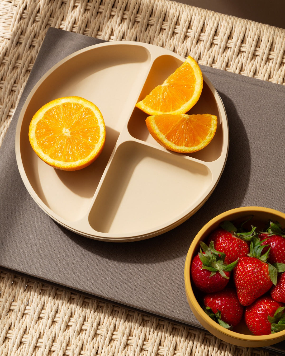 The Lou plate in oat color & Stevie bowl in honey top view